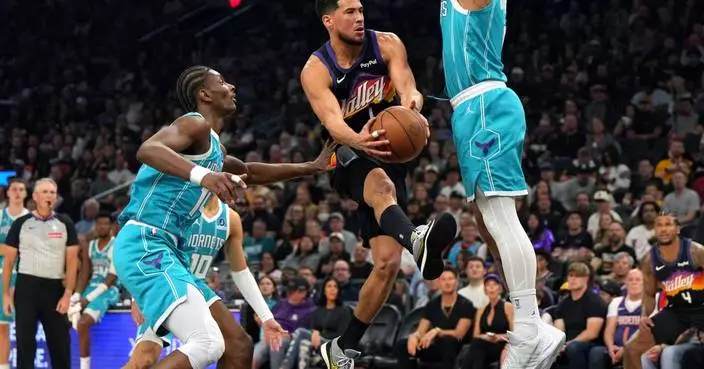 Booker scores 30 points as Suns halt Hornets' road winning streak at 10 with 111-99 victory