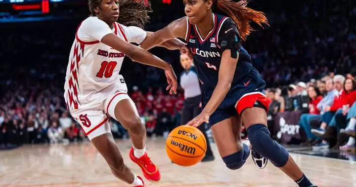 Azzi Fudd helps No. 1 UConn rout St. John's 85-49 for 47th consecutive victory