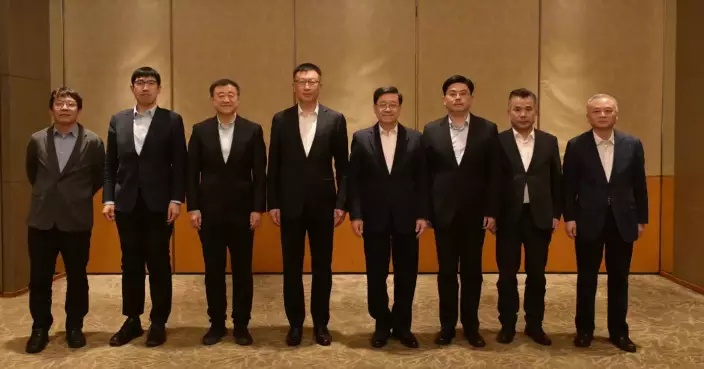 CE Encourages Collaboration Between Hong Kong and Beijing Universities During Beijing Visit