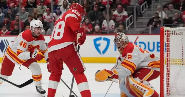 Kane takes sole possession of 4th place on U.S.-born career goals list in Red Wings' win over Flames