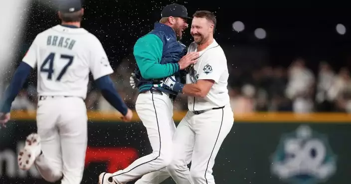 Cal Raleigh, the 2025 AL MVP runner-up, walks it off for Mariners in 2-1 win against Yankees