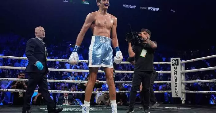 Fundora retains WBC super welterweight title with 6th-round KO of Thurman