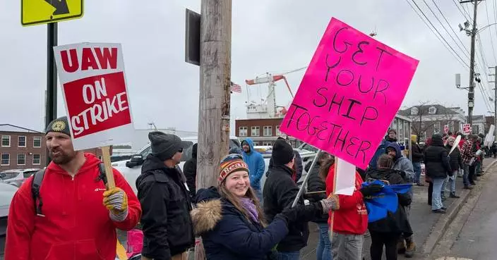 Navy shipyard workers approve a contract deal with Bath Iron Works, ending weeklong strike