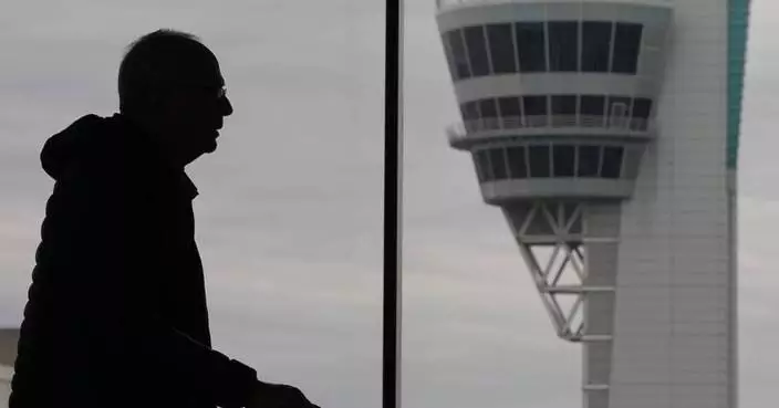 Some airport bottlenecks ease as TSA says workers got their pay