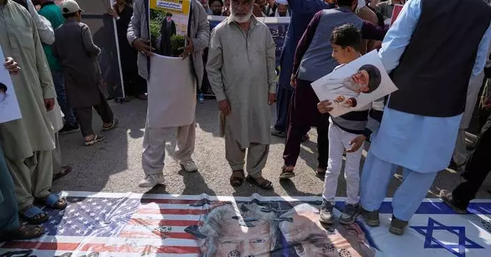 Pakistani Shiites rally to denounce US-Israeli strikes on Iran as US Embassy issues a security alert