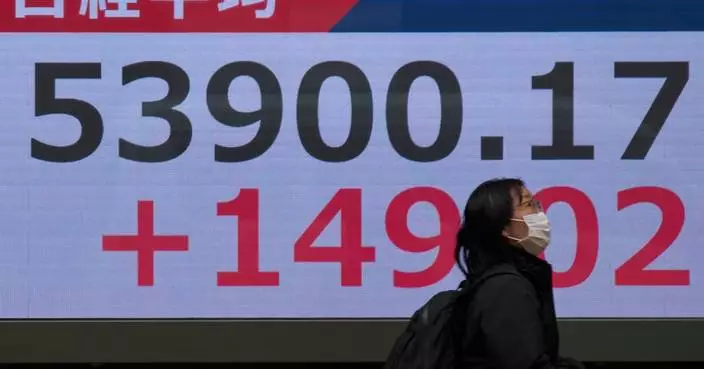 US stocks climb again, even as oil prices get back to rising