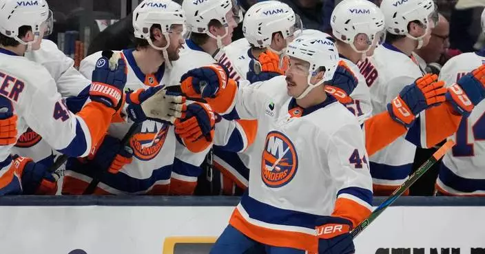 Holmstrom's OT goal gives Islanders 4-3 win over Blue Jackets and extends winning streak to 4