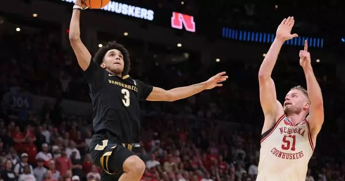 Nearly the greatest buzzer-beater ever? Half-court heave from Vanderbilt’s Tyler Tanner rims out