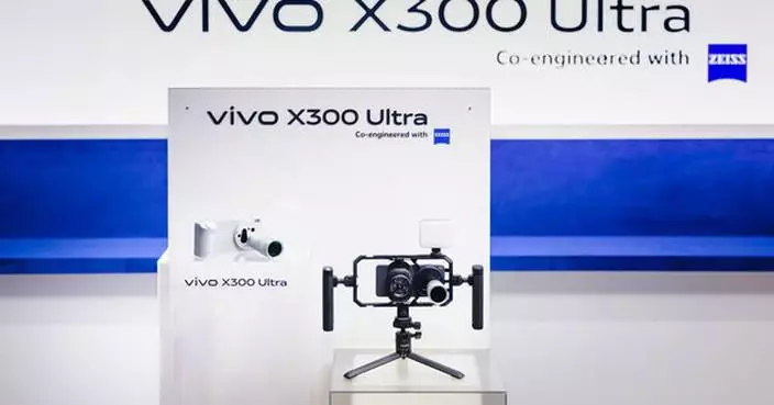 vivo Unveils Flagship X300 Ultra at MWC 2026: Showcasing Pioneering 400mm Equivalent vivo ZEISS Telephoto Extender Gen 2 Ultra and Announcing Global Availability