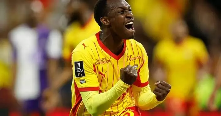 Lens comes from 2-0 down to beat Toulouse and keep alive Ligue 1 title hopes