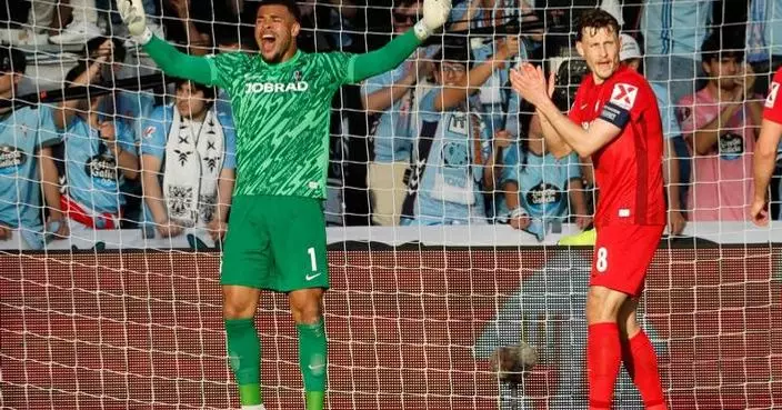 Freiburg beats Celta Vigo 3-1 to reach Europa League semifinals, Suzuki scores 2