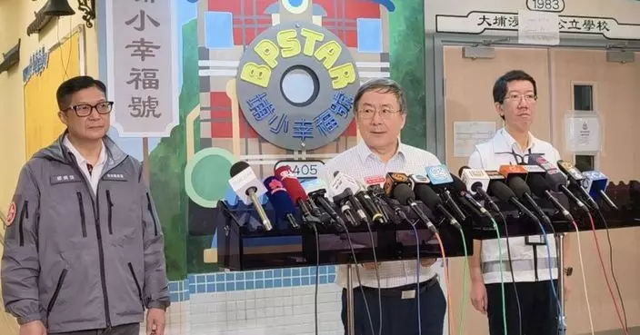 Residents of Wang Cheong House and Wang Yan House Start to Go Upstairs to Retrieve Belongings
