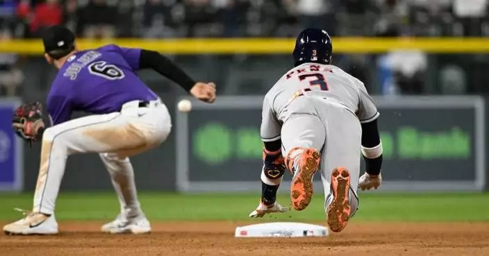 Astros shortstop Jeremy Peña exits game against Mariners with right knee tightness