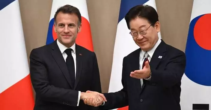 French and South Korean leaders say they’ll work together on the Strait of Hormuz