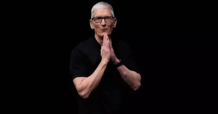 Tim Cook will step down as Apple CEO and hand reins over to the iPhone maker’s hardware leader