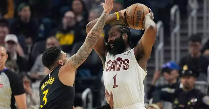 Donovan Mitchell scores 25, Max Strus 24 as Cavaliers hold off Warriors 118-111
