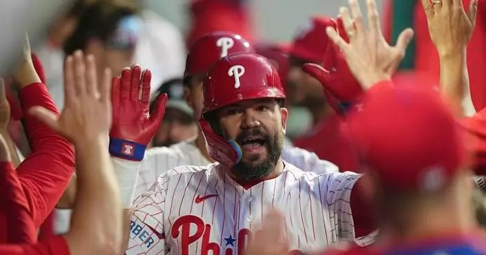 Schwarber homers twice, Sánchez pitches six strong innings to lead Phillies to rout of Cubs