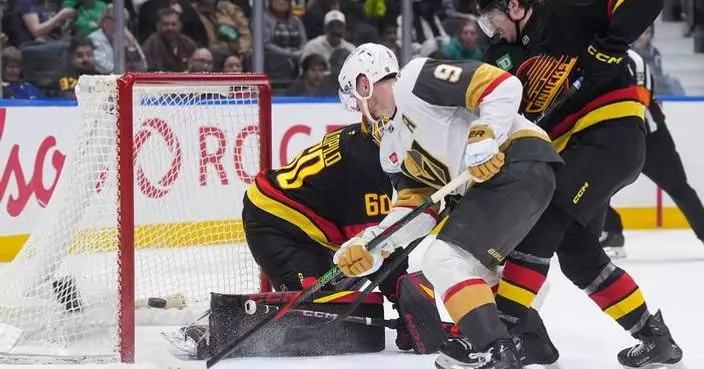 Smith's goal midway through the 3rd period helps the Golden Knights beat the Canucks 2-1