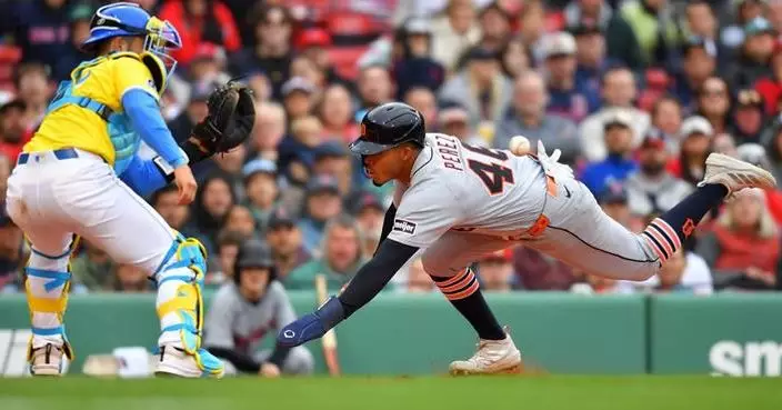 Max Muncy hits winning sacrifice fly in 11th inning as Athletics rally to beat White Sox 7-6