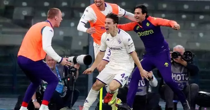 De Gea’s huge saves lift Fiorentina to a tense win over Verona