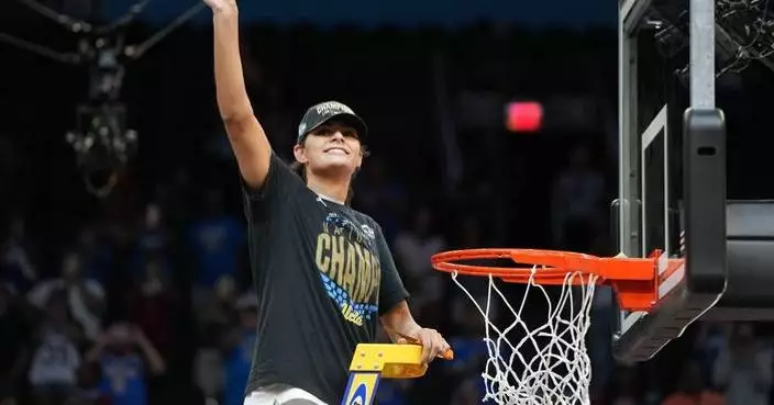 A TikTok dance, a Maori tribute and 1 new banner: UCLA’s title night at Pauley Pavilion