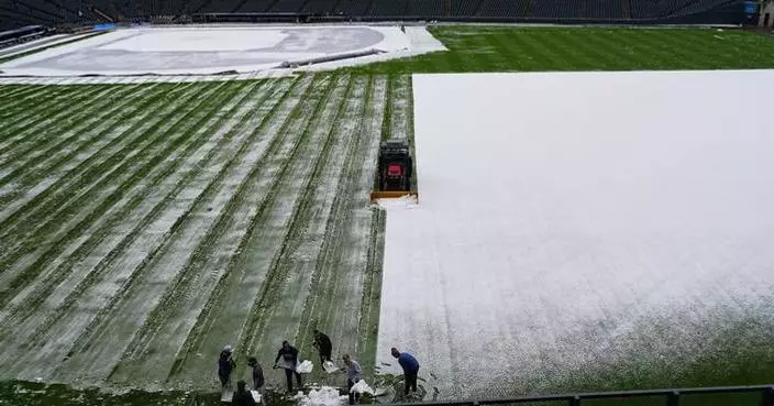 Muncy homers twice to back strong start by Glasnow as Dodgers top Rockies 7-1 on chilly night