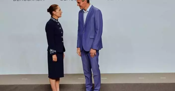 With a handshake, Spain and Mexico put diplomatic tussle over their colonial past behind them