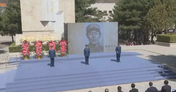 Beijing poetry recital honors anti-Japanese war martyrs