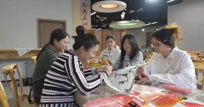 Chinese intangible cultural crafts gain popularity during Qingming holiday