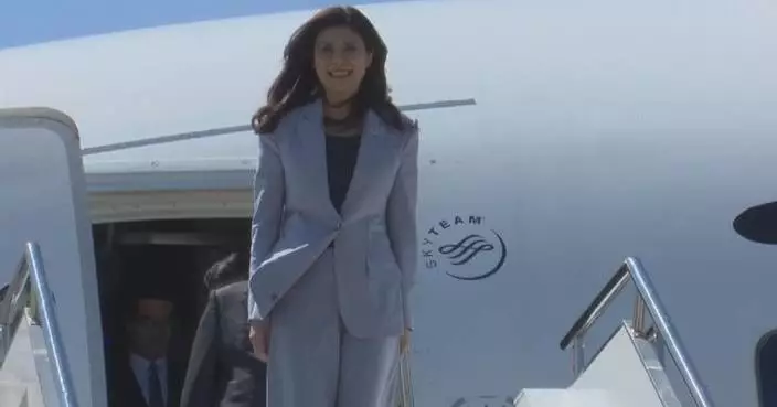 Cheng arrives in Shanghai, kicking off KMT delegation’s mainland visit