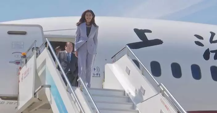 Cheng arrives in Shanghai, kicking off KMT delegation’s mainland visit