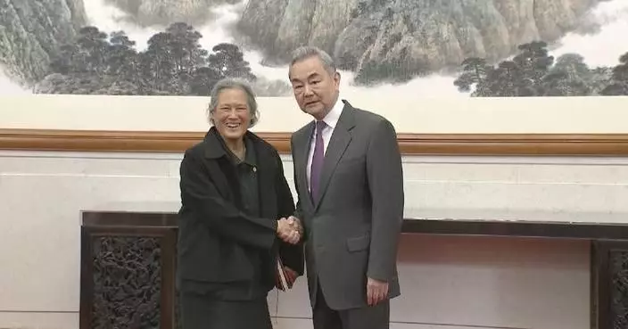 Chinese FM meets Thai princess Sirindhorn