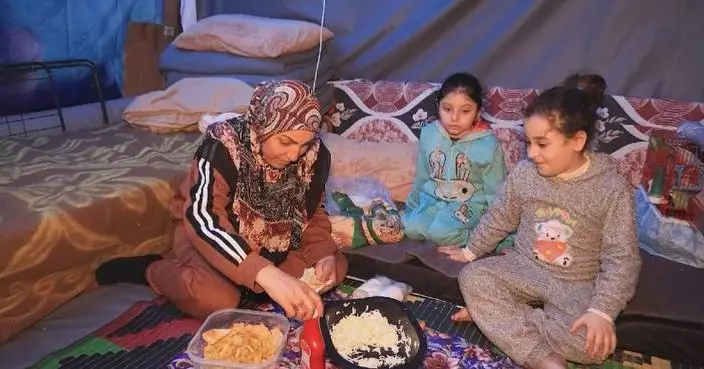 Displaced Lebanese families crowd Beirut with aids in shortage