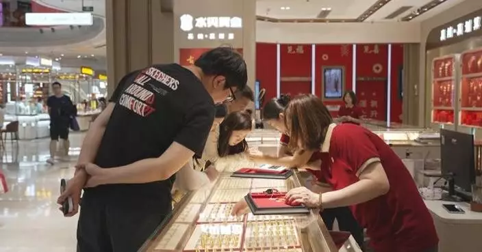 Volatile gold, silver prices prompt caution among Chinese consumers