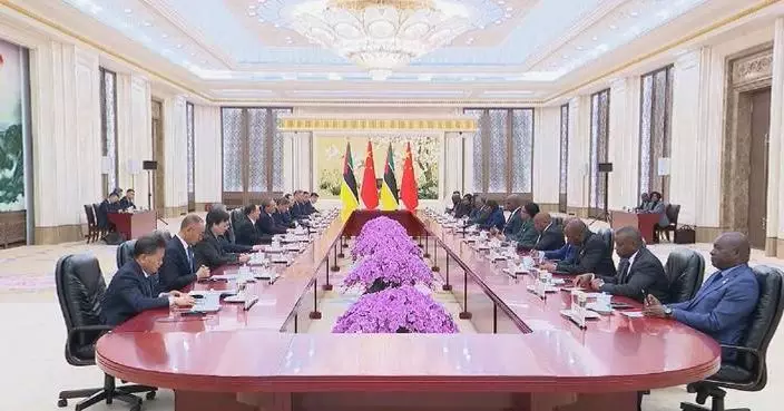 Premier Li meets Mozambican president