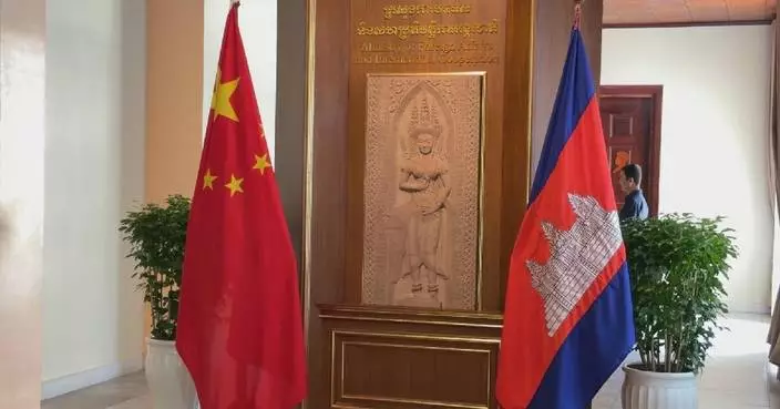 Cambodian PM meets with Chinese foreign minister, defense minister