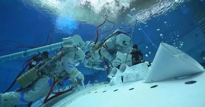 Two Pakistani astronauts arrive in China for space mission training