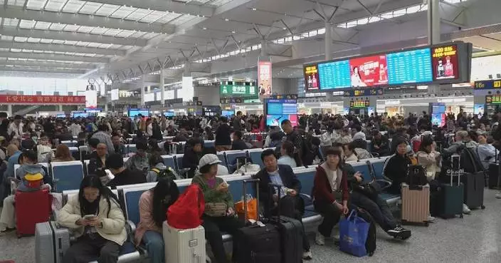 China’s railways, expressways receive growing tourists ahead of May Day holiday