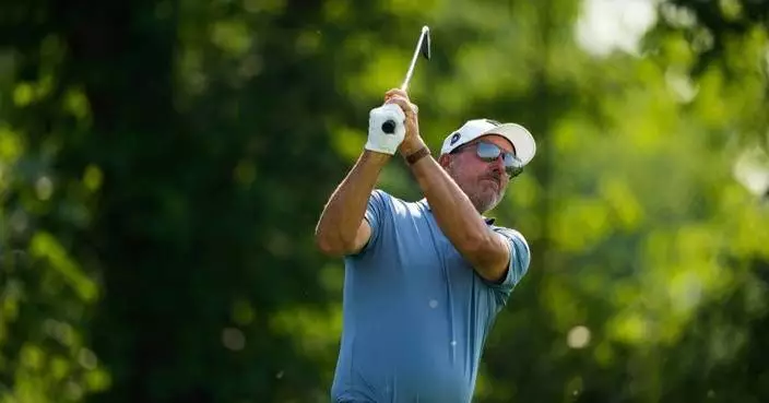 Phil Mickelson cites family health matter in pulling out of the Masters