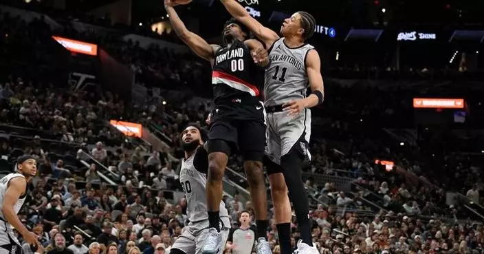 Fox scores 25 points to lead short-handed Spurs past Trail Blazers 112-101