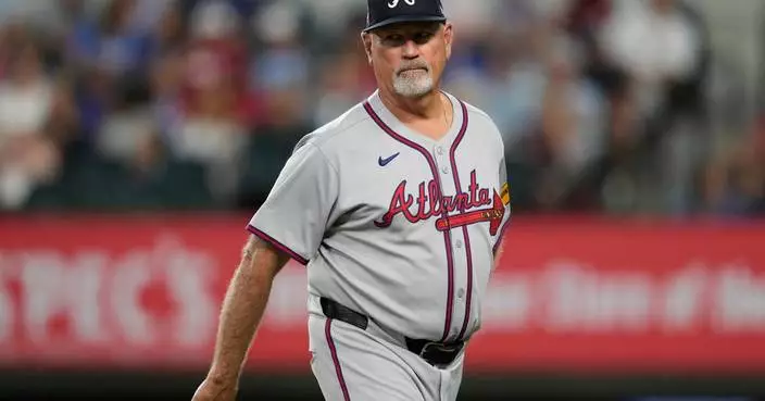 Humbled Brian Snitker inducted into the Braves Hall of Fame