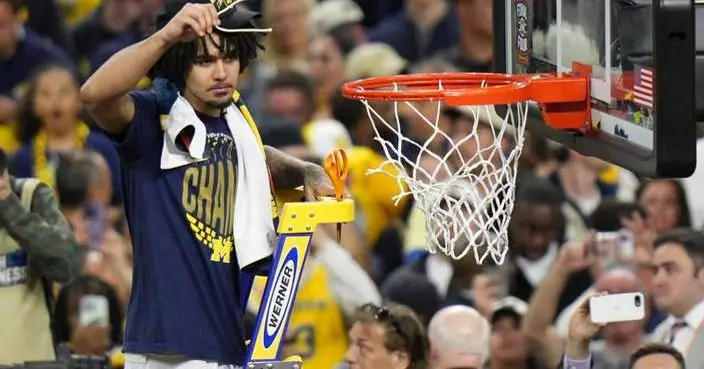 Final Four most outstanding player Elliot Cadeau announces he is returning to Michigan