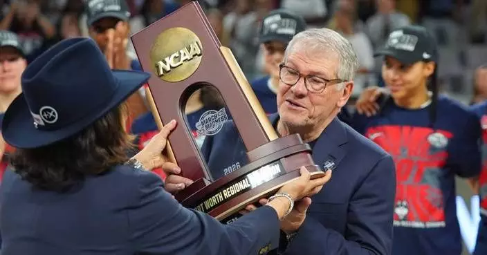Geno Auriemma taking an undefeated UConn team to Final Four for 9th time