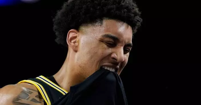 Michigan star Yaxel Lendeborg leaves Final Four game against Arizona with ankle injury
