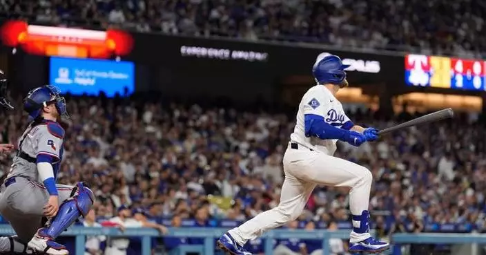 Max Muncy’s 3-homer night ends with a stunning 9th-inning winner as Dodgers top Rangers, 8-7