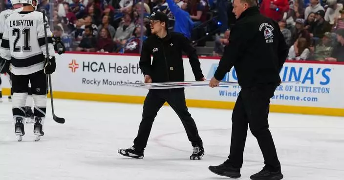 Kings interim coach D.J. Smith hit by shattered glass as panel breaks behind LA bench in Game 2