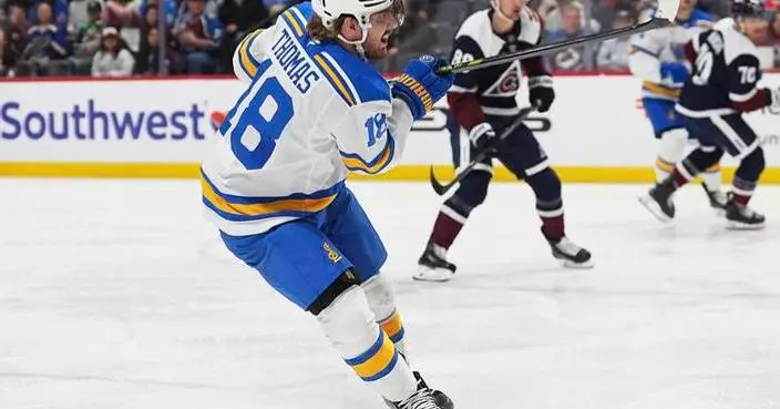 Thomas breaks late tie to complete first hat trick, Blues beat Avalanche 3-2