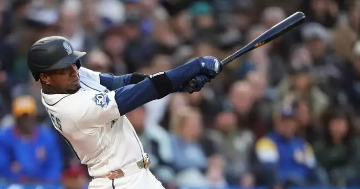 Mariners place outfielder Victor Robles on 10-day injured list