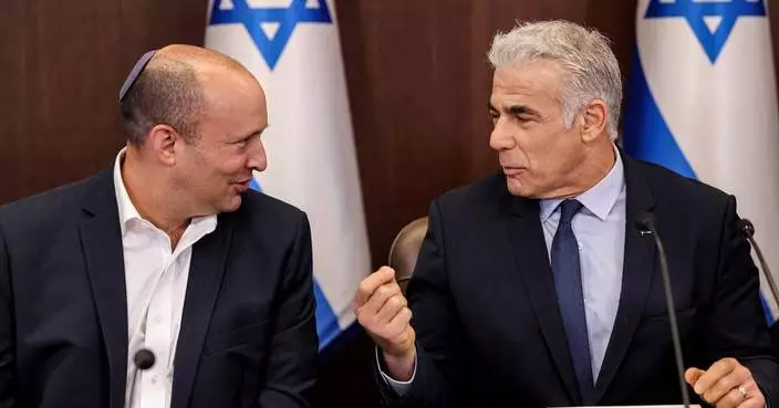 Two former Israeli prime ministers agree to merge parties against Netanyahu