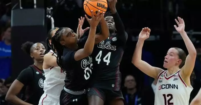 South Carolina smothers UConn 62-48 to advance to NCAA title game, snaps Huskies’ 54-game win streak
